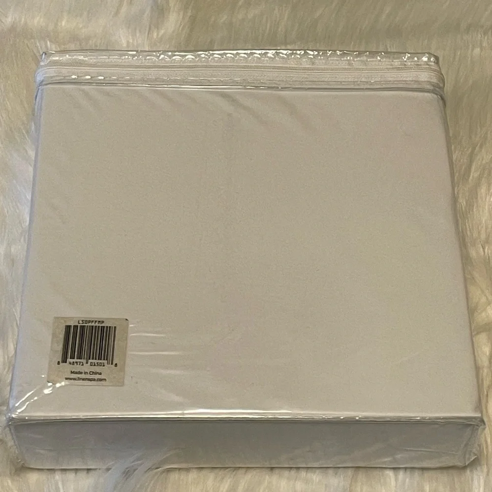 NEW - Waterproof Mattress Protector - White